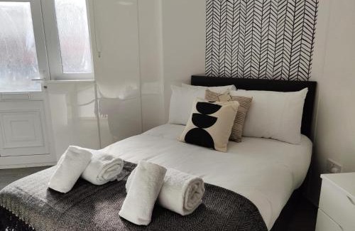 St. Thomas Apartment | Double Ensuite Rooms