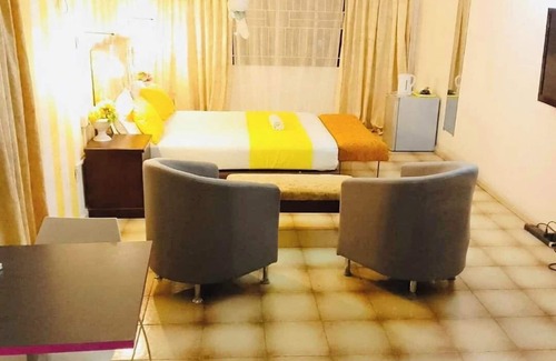 Freetown Bed & Breakfast | Double ensuite rooms, Excellence water system, Solar, generator, FREE WIFI, B&B