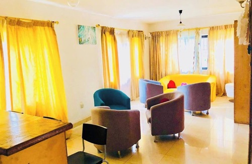 Freetown Bed & Breakfast | Double ensuite rooms, Excellence water system, Solar, generator, FREE WIFI, B&B