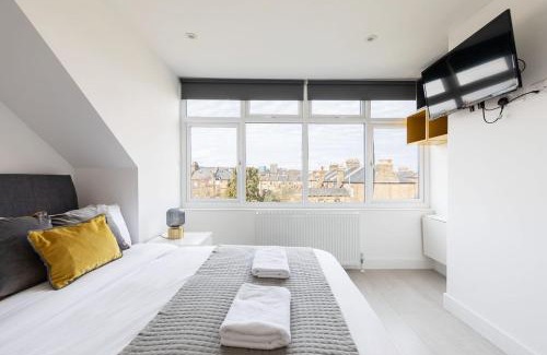 St. George's Apartment | Double Ensuite Sleeps 2 Long Term Welcome With Garden View