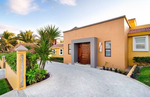 Isla Mujeres House | Double Lot 4BR Oceanfront Oasis + Pool + Concierge