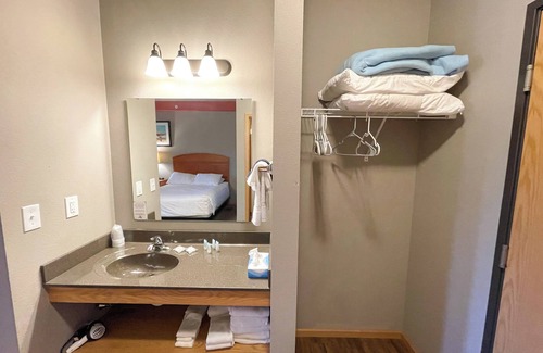 Spring Brook Hotel | Double Queen Hotel Room @ Spring Brook Resort