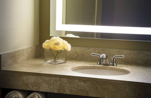 Lakeway Hotel | Double Queen Lakeview at Lakeway Resort & Spa, Outdoor Pool!