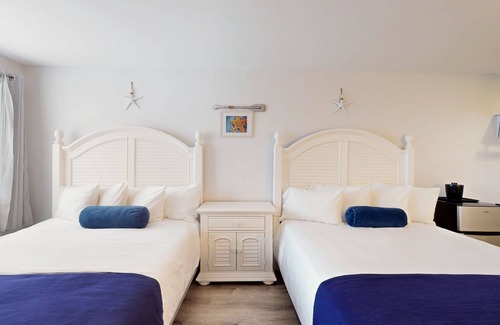 Lower Township Hotel | Double Queen Room for a Cozy Group Stay