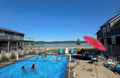Lake City Apartment | Double Queen Room Sum