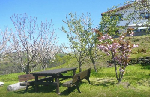 Deba Apartment | 'Double Room 2' with Mountain Views, Private Garden and Wi-Fi