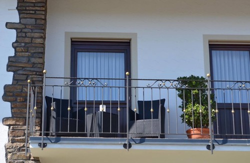 Leiwen Bed & Breakfast | Double room bath/WC, room 5 - Ferienweingut Jostock-Hermes