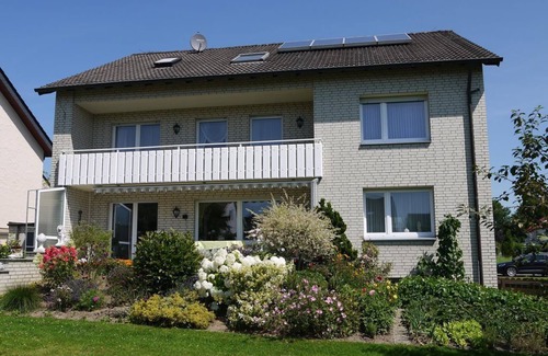 Bad Driburg Apartment | Double room, bathroom, WC - vacation apartment and guest room Iburgblick