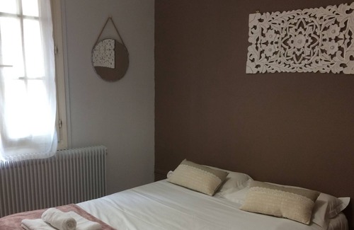 Chinon Bed & Breakfast | Double room-Classic-Ensuite with Shower-City view-1er étage
