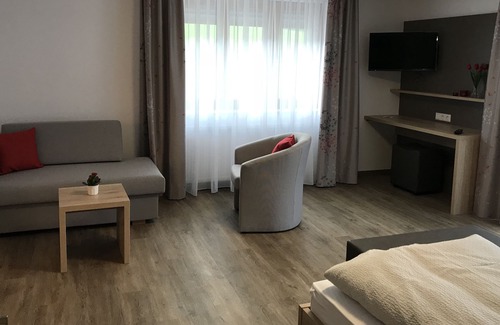Obersimonswald Apartment | Double room comfort with balcony and shower/toilet