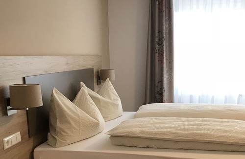 Obersimonswald Apartment | Double room comfort with balcony and shower/toilet