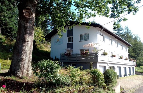 Gernsbach Apartment | Double room comfort with private external bathroom