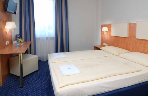 Kappel-Grafenhausen House | Double room with WC and shower - Euro Hotel