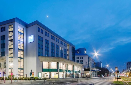 Pirnaische Vorstadt House | Double room Deluxe, walk-in shower - Dorint Hotel Dresden
