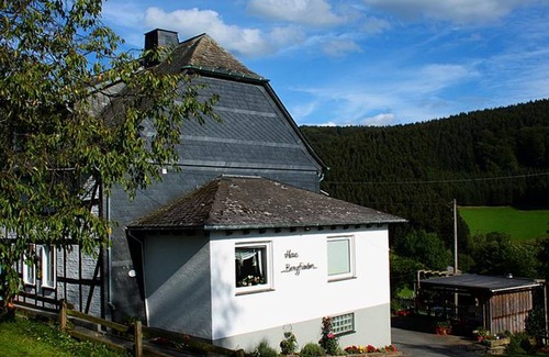 Sorpetal Apartment | Double room "Hofblick 2" 15sqm