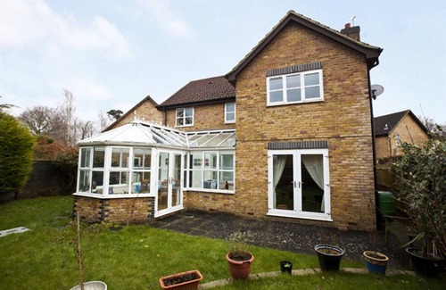 Burgess Hill House | Double Room in Burgess Hill Homestay