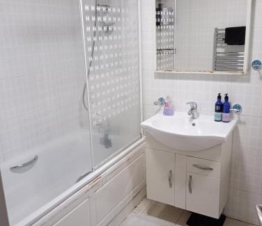 Furzedown House | Double room in London