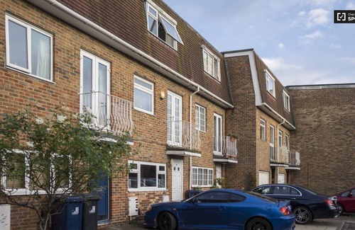 Ealing Common House | Double room in newly renovated house 35 mins to Central London