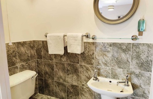 Gorseinon Apartment | Double Room, Kitchen, Parking