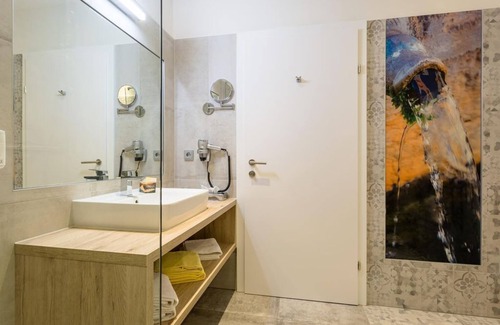 Haibach ob der Donau House | Double room Limes, bath, WC - Riverresort Donauschlinge