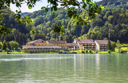 Haibach ob der Donau House | Double room Limes, bath, WC - Riverresort Donauschlinge