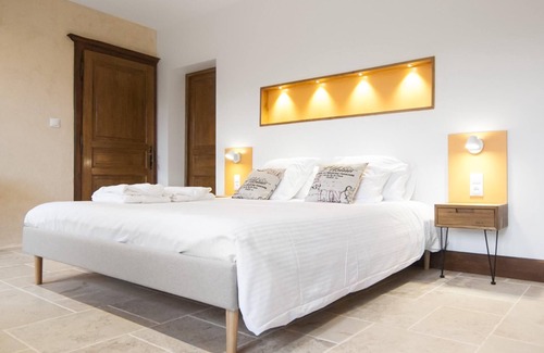 Eguilly Bed & Breakfast | Double room-Luxury-Ensuite-Garden view-Avec Sauna