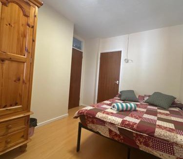Custom House House | Double Room Near City Airport, London Excel in heart of London