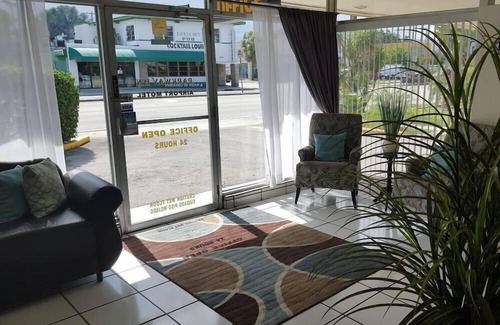 Miami Springs Apartment | Double Room Near Curtiss Mansion MIA