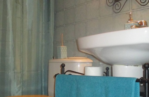 Bescano Cottage | DOUBLE ROOM NEAR THE AIRPORT