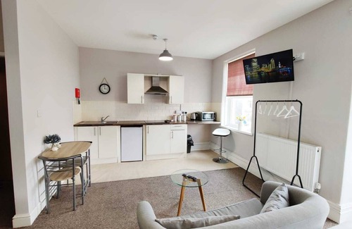 Gorseinon House | Double Room, Parking