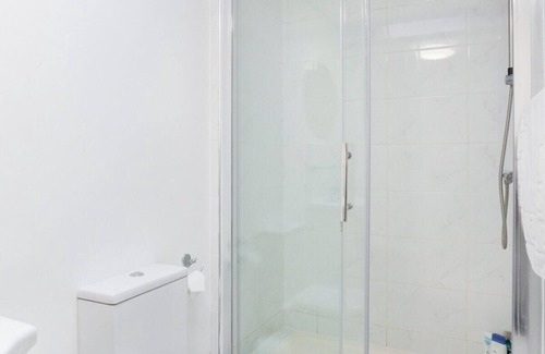 Camden Town House | Double Room - Private Bathroom