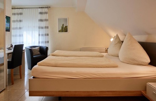 Leiwen Bed & Breakfast | Double room, room 3 - Gästehaus Alexanderhof