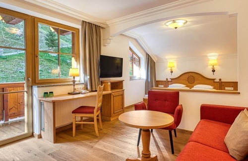 Grossarl House | Double room "SAPHIR" Superior shower, WC - Hotel Kristall