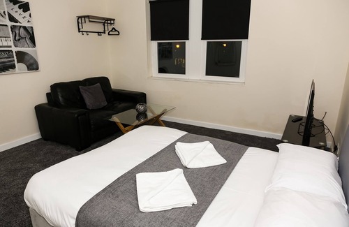 Sunderland House | Double room-Shared Bathroom