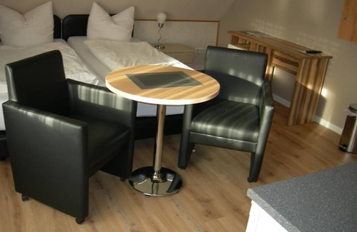 Emden Bed & Breakfast | Double room, shower, toilet - Bastan - house Katharina