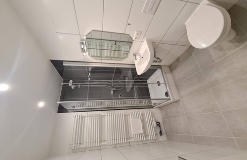 Plauen Bed & Breakfast | Double room, shower, WC, comfort, extra bed possible. - Pension Anno1866
