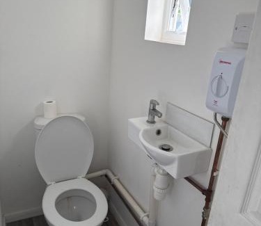 Stonecot House | Double Room studio For Guest in Sutton