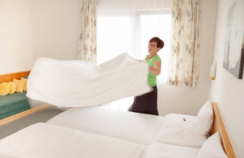 Bad Waltersdorf House | Double room sunny side with balcony | from 3 nights |breakfast - Hotel-Restaurant Teuschler