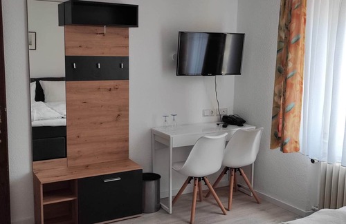 Rastatt Bed & Breakfast | Double room-Superior-Private Bathroom-Balcony