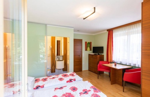 Fuschl am See Bed & Breakfast | Double room "Walnut" - Haus Bergblick