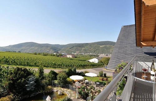 Brauneberg Apartment | Double room with balcony Rate 1 night - Weingut Gehlen-Cornelius