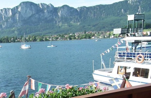 Mondsee Cottage | Double room with balcony Schafberg - Seepension Hemetsberger