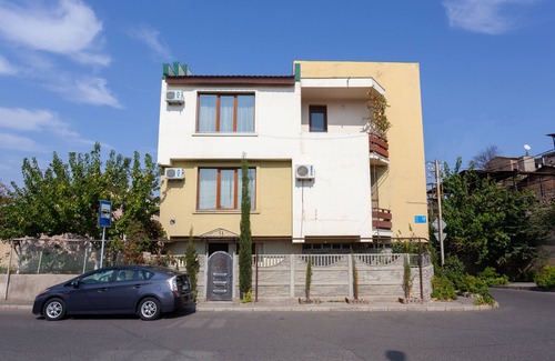 Chugureti House | Double Room with Bathroom and Patio