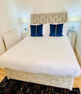 Blackpool Town Center House | Double Room with Private Bathroom Partial Tower view 16 Havelock Street - 5