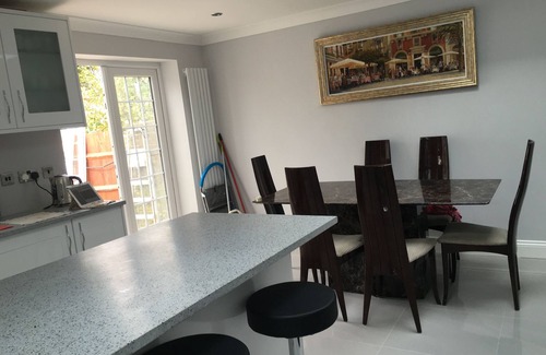 Hounslow Heath House | Double room with private bathroom
