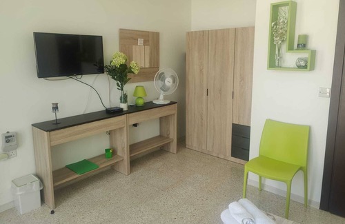 Rabat House | Double Room with private Terrace and Bathroom, close to Mdina