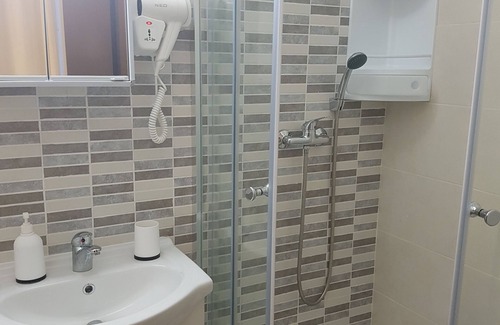 Rabat House | Double Room with private Terrace and Bathroom, close to Mdina