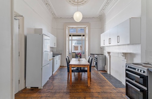 Clifton House | Double Room with Shared Bathroom