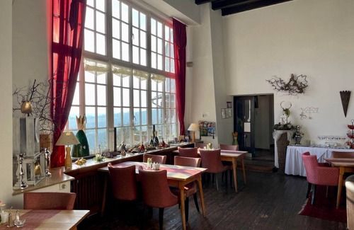 Kronenburg House | Double room with shower/WC - Burghaus and Villa Kronenburg
