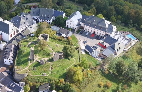 Kronenburg House | Double room with shower/WC - Burghaus and Villa Kronenburg
